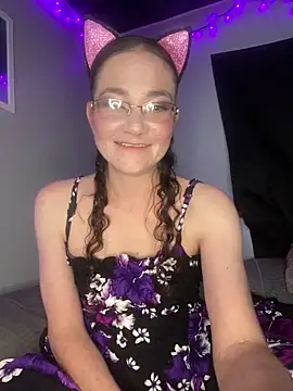 Cutebitchxh online show from April 18, 4:15 am