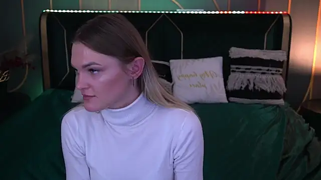 Snapshot of KateSly chatting on November 5, 7:22 am KateSly online show from November 5, 7:22 am