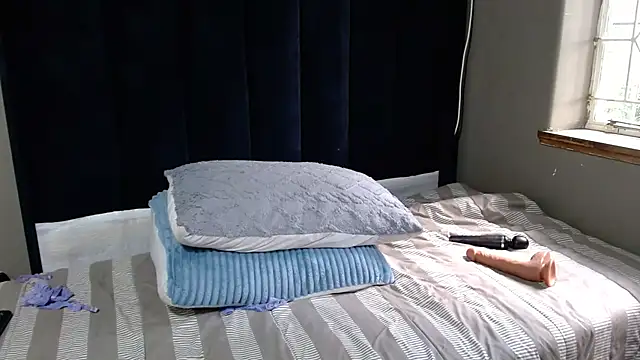 Sugarbabe242 online show from October 17, 9:45 am