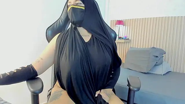 Snapshot of zully_01 chatting on May 22, 12:14 pm zully 01 online show from May 22, 12:14 pm