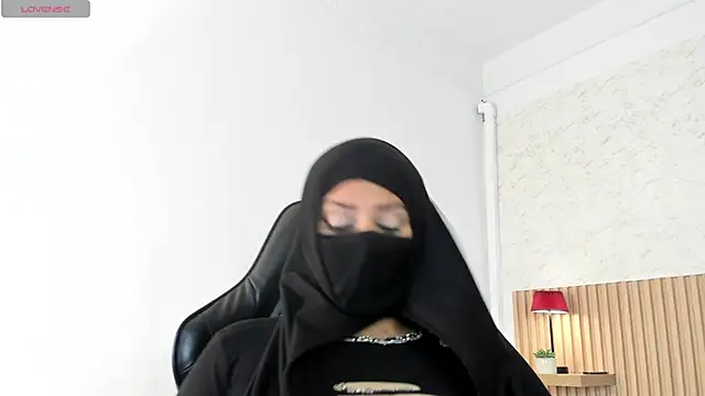 Snapshot of zully_01 chatting on May 19, 12:01 pm zully 01 online show from May 19, 12:01 pm