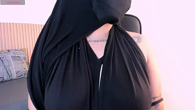 zully 01 online show from April 7, 12:18 pm