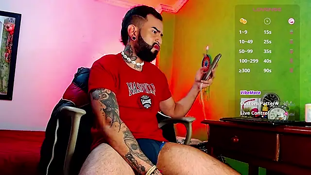 Snapshot of Diilanhott chatting on February 17, 11:33 pm Diilanhott online show from February 17, 11:33 pm