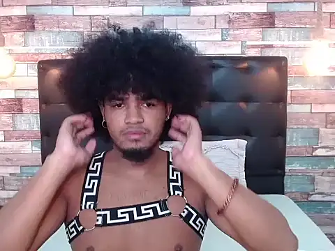 Snapshot of JaicobRuneer chatting on October 11, 12:44 am JaicobRuneer online show from October 11, 12:44 am