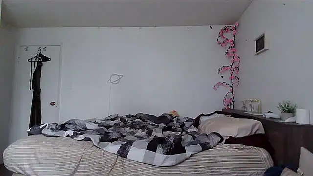 Kittyymaze1 online show from June 10, 1:01 pm
