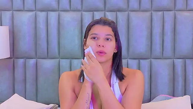 TiaraRosse online show from April 10, 1:18 pm