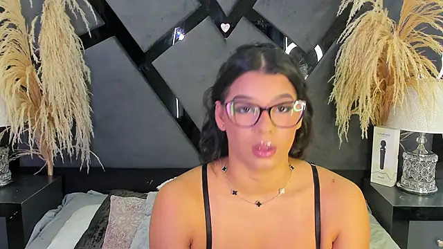 TiaraRosse online show from March 31, 5:20 am