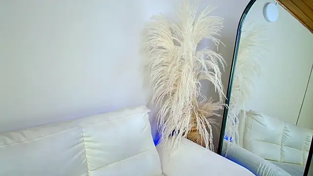 Rebeca Williams  online show from February 21, 4:40 am