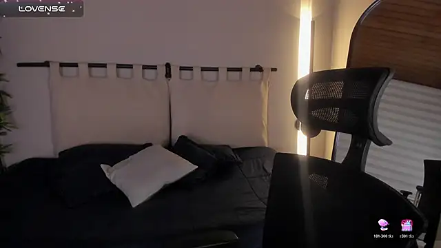 Rebeca Williams  online show from April 15, 10:32 am