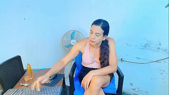 Snapshot of Oh_Tique chatting on February 4, 7:53 pm Oh Tique online show from February 4, 7:53 pm