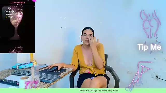 Snapshot of Oh_Tique chatting on June 9, 1:39 am Oh Tique online show from June 9, 1:39 am