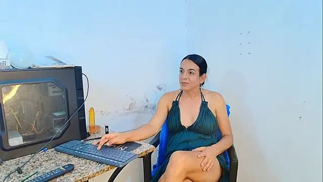 Oh Tique online show from April 13, 2:04 am