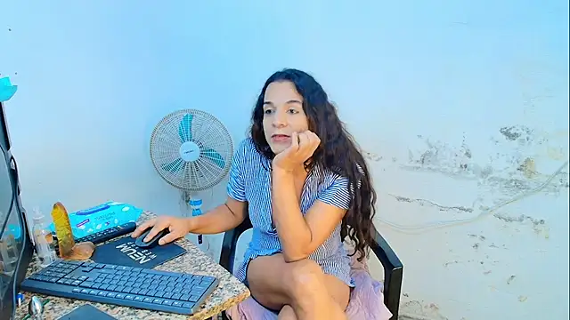 Snapshot of Oh_Tique chatting on February 26, 12:21 am Oh Tique online show from February 26, 12:21 am