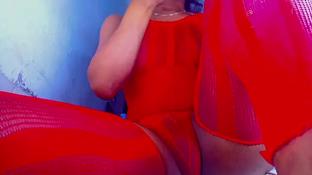 Snapshot of Ts_veryhot chatting on June 15, 1:00 pm Ts veryhot online show from June 15, 1:00 pm