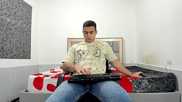 Snapshot of simookeler chatting on February 10, 9:47 pm simookeler online show from February 10, 9:47 pm