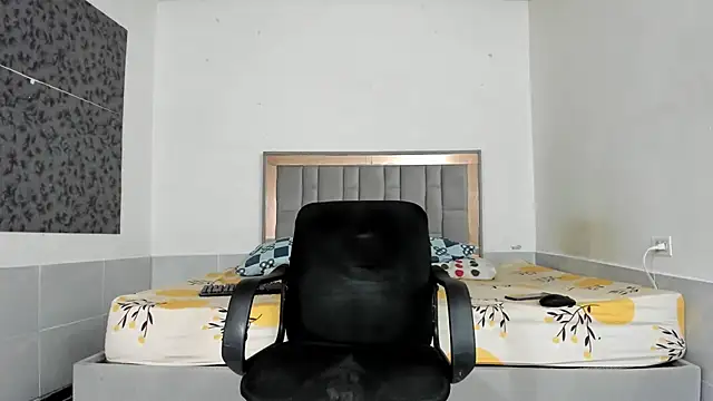 Snapshot of simookeler chatting on February 1, 7:01 pm simookeler online show from February 1, 7:01 pm