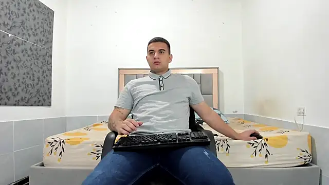 Snapshot of simookeler chatting on February 6, 11:34 pm simookeler online show from February 6, 11:34 pm