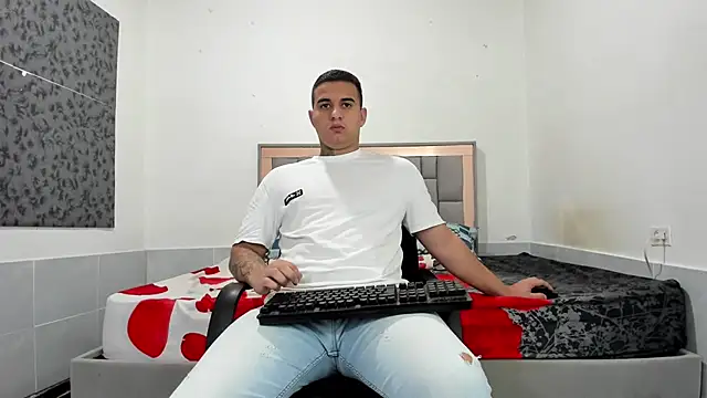 Snapshot of simookeler chatting on February 19, 11:56 pm simookeler online show from February 19, 11:56 pm