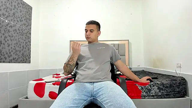 Snapshot of simookeler chatting on February 18, 12:30 am simookeler online show from February 18, 12:30 am