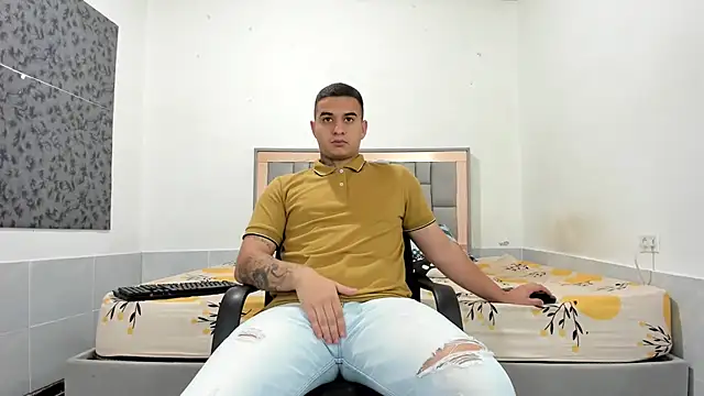 Snapshot of simookeler chatting on February 3, 11:26 am simookeler online show from February 3, 11:26 am