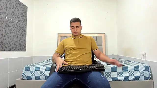 Snapshot of simookeler chatting on January 19, 11:14 am simookeler online show from January 19, 11:14 am