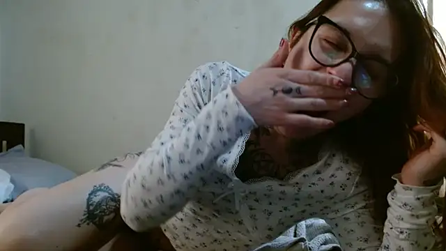 kittenlizz online show from March 7, 6:00 pm