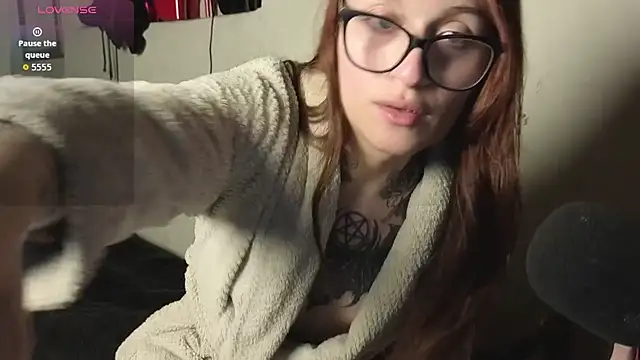 kittenlizz online show from June 3, 6:45 pm