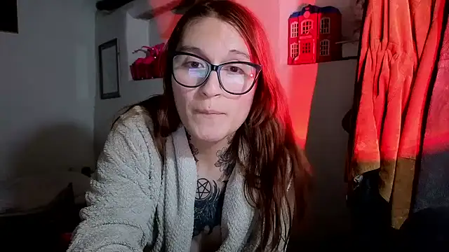 kittenlizz online show from January 12, 6:15 pm