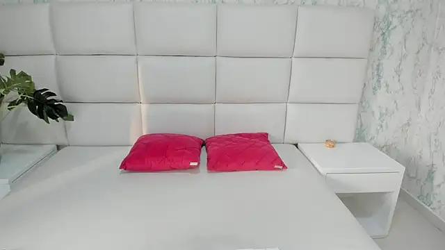 MIA  SAENZ online show from March 13, 12:02 pm