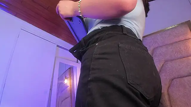 EmaJames25 online show from February 18, 7:21 pm