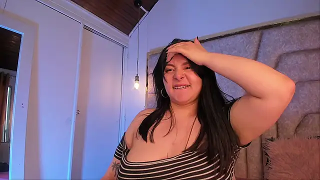 EmaJames25 online show from December 5, 7:23 pm