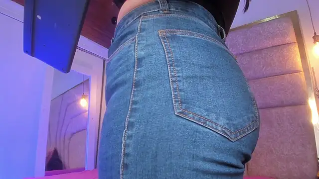 EmaJames25 online show from April 10, 7:21 pm