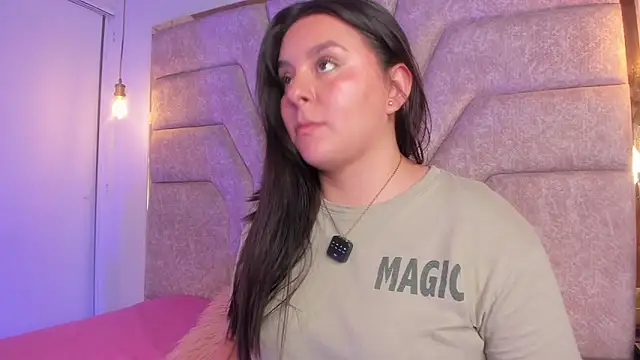 EmaJames25 online show from March 26, 6:28 pm