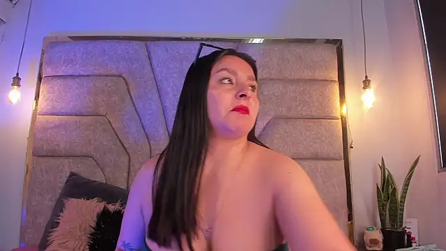 EmaJames25 online show from February 7, 8:06 pm