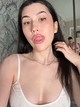 LushLuna online show from March 27, 3:02 pm