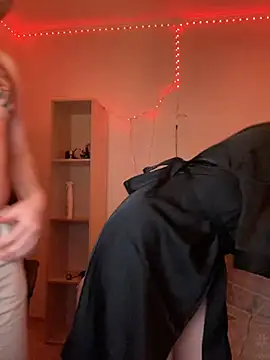 Snapshot of LushLuna chatting on December 6, 5:38 pm LushLuna online show from December 6, 5:38 pm