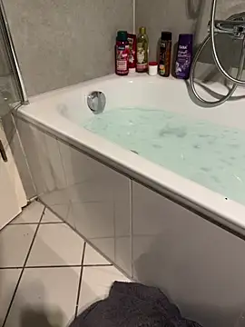 Snapshot of SunnyWild chatting on February 12, 10:59 pm SunnyWild online show from February 12, 10:59 pm