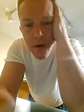 Snapshot of Bigtater1999 chatting on November 10, 2:27 am Bigtater1999 online show from November 10, 2:27 am