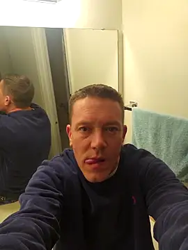 Snapshot of Bigtater1999 chatting on November 14, 12:14 am Bigtater1999 online show from November 14, 12:14 am