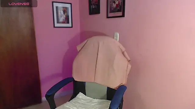 Snapshot of bunnyemilyrose36 chatting on September 9, 2:04 pm bunnyemilyrose36 online show from September 9, 2:04 pm