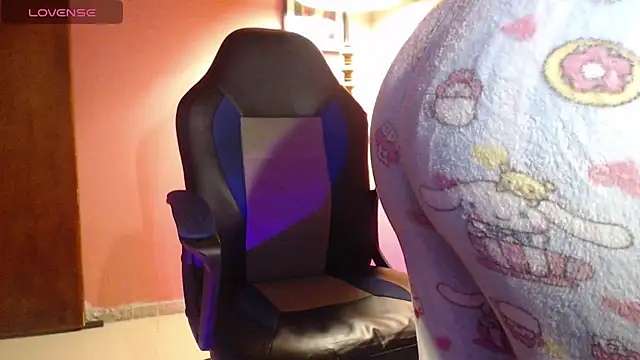 bunnyemilyrose36 online show from November 21, 10:25 am