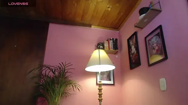 bunnyemilyrose36 online show from March 19, 3:45 pm