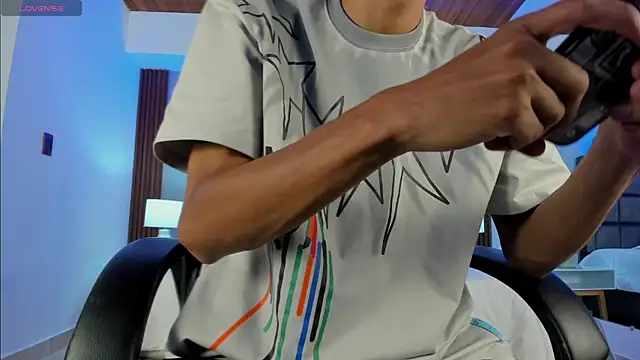 Aaron Scoot online show from January 14, 8:04 pm