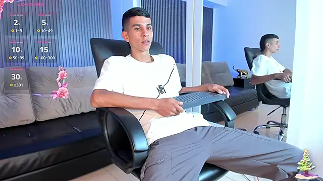 Aaron Scoot online show from December 19, 11:12 am