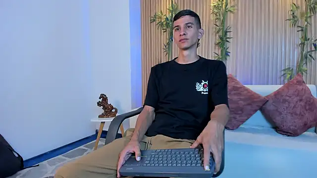 Aaron Scoot online show from January 7, 11:04 am