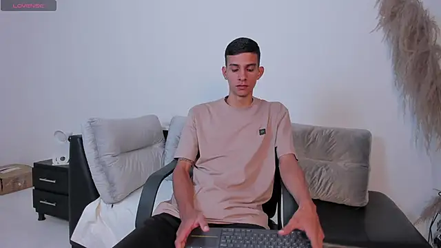 Aaron Scoot online show from January 9, 11:06 am