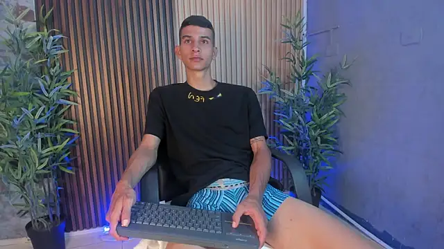 Aaron Scoot online show from December 5, 4:49 pm