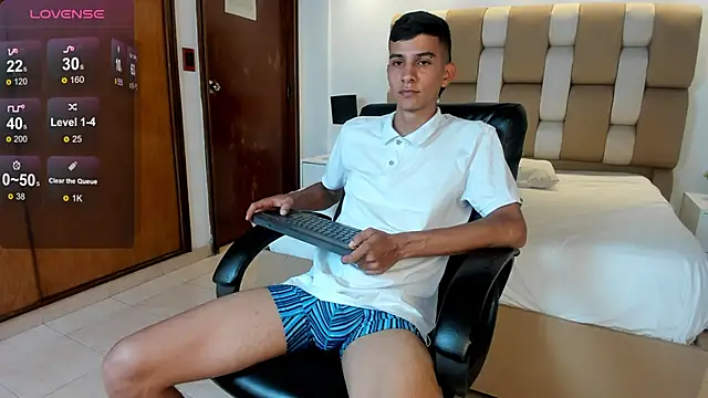 Aaron Scoot online show from April 3, 7:53 pm