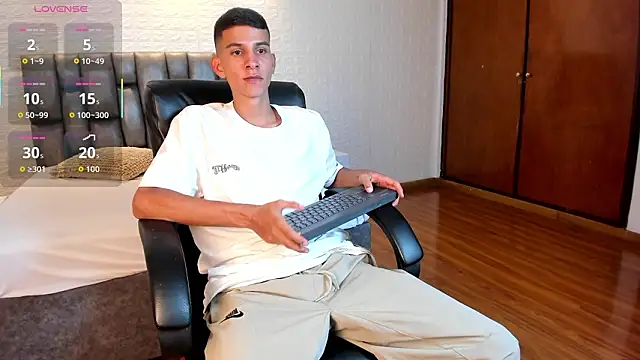 Aaron Scoot online show from March 20, 8:10 pm