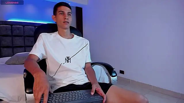 Aaron Scoot online show from March 18, 8:10 pm